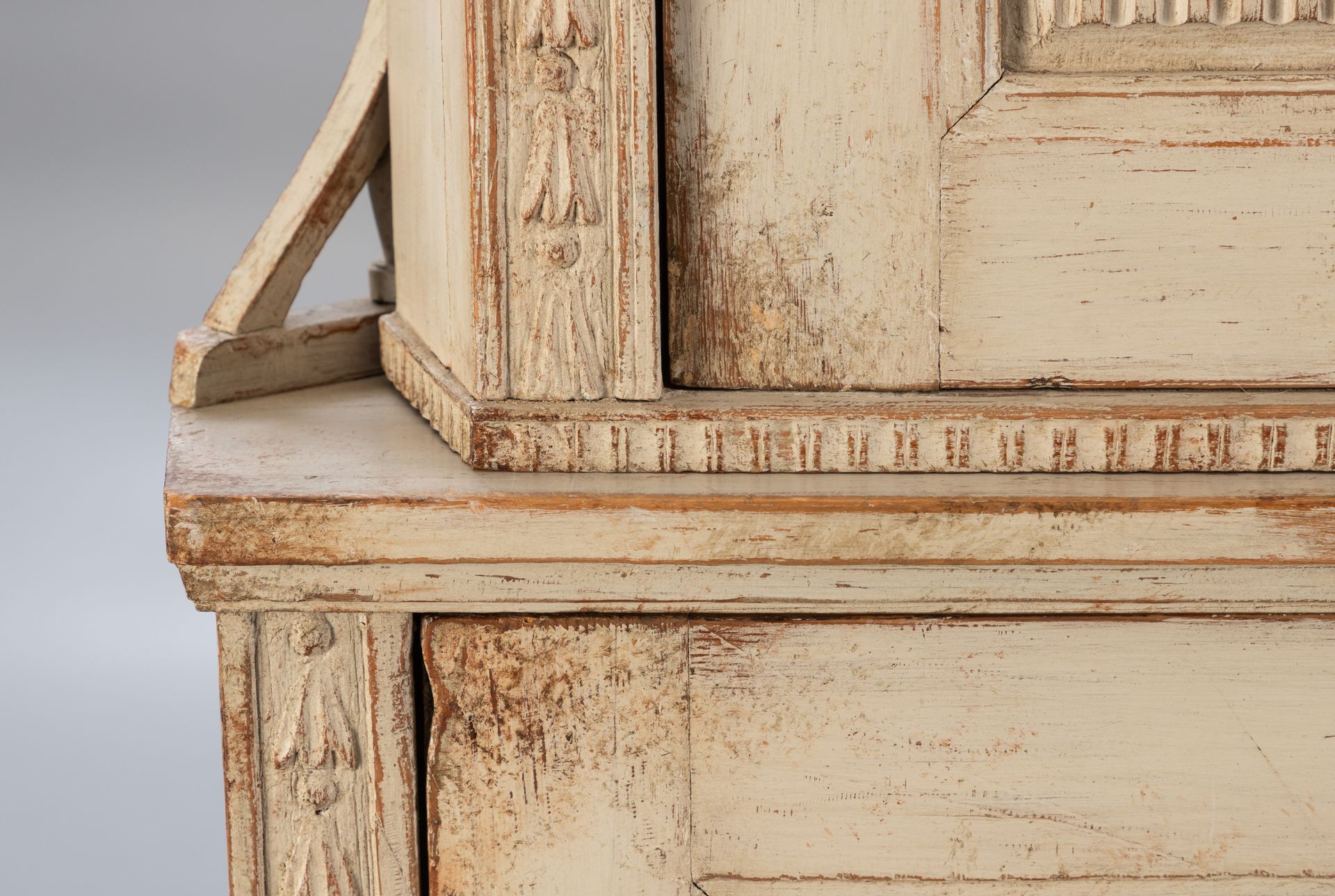 Gustavianischer Eckschrank von 1860