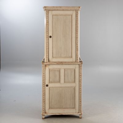 Gustavianischer Eckschrank von 1860