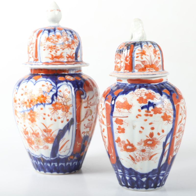 Asiatische Imari Deckelvasen