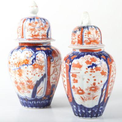 Asiatische Imari Deckelvasen