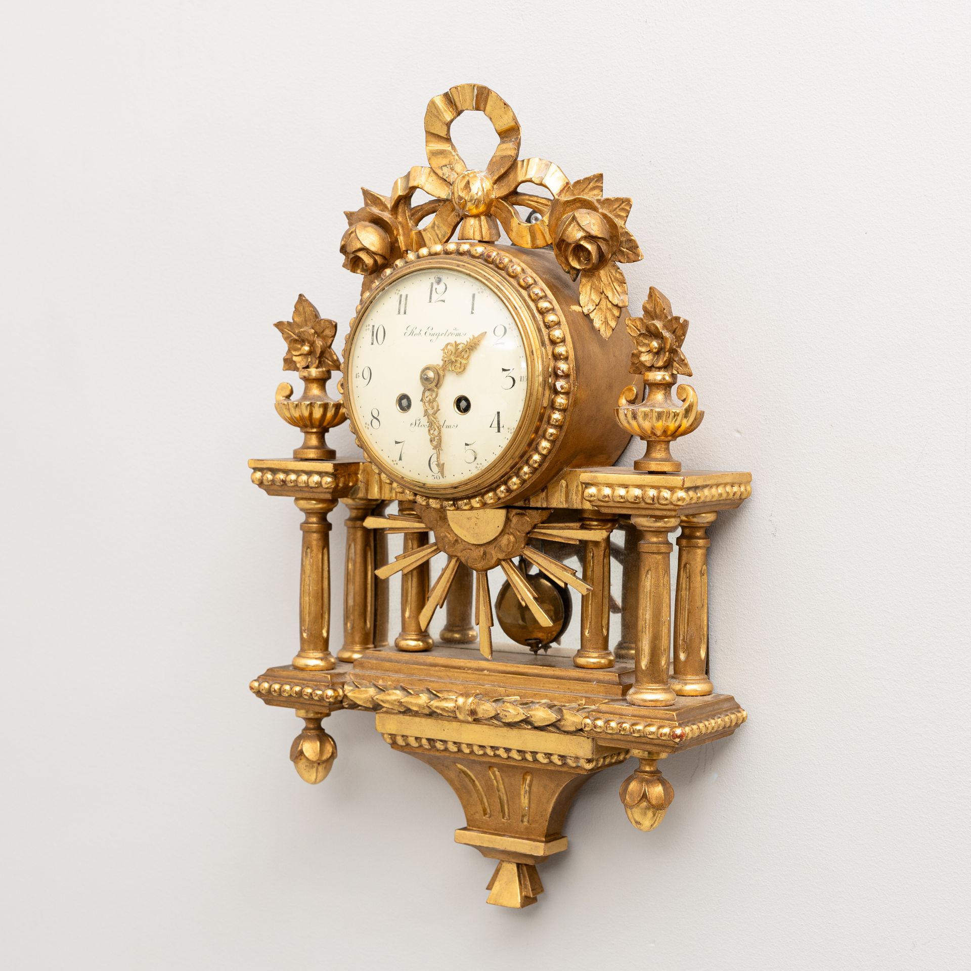 Wanduhr im gustavianischen Stil von 1900