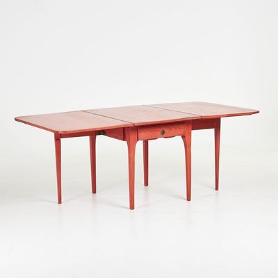 Korallenroter Klapptisch um 1800