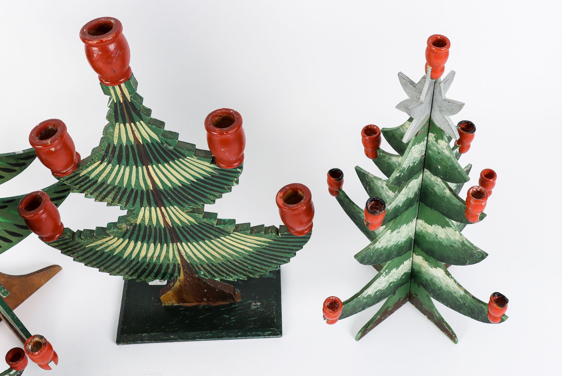 Weihnachtsbäume aus Holz in Form von Kerzenhaltern