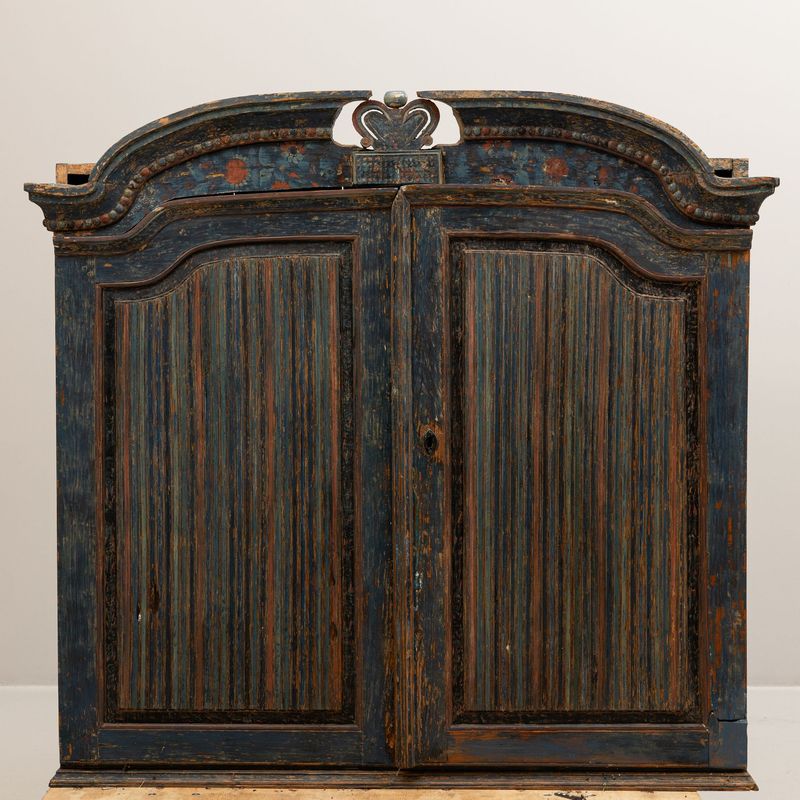 Kronen-Schrank um 1820
