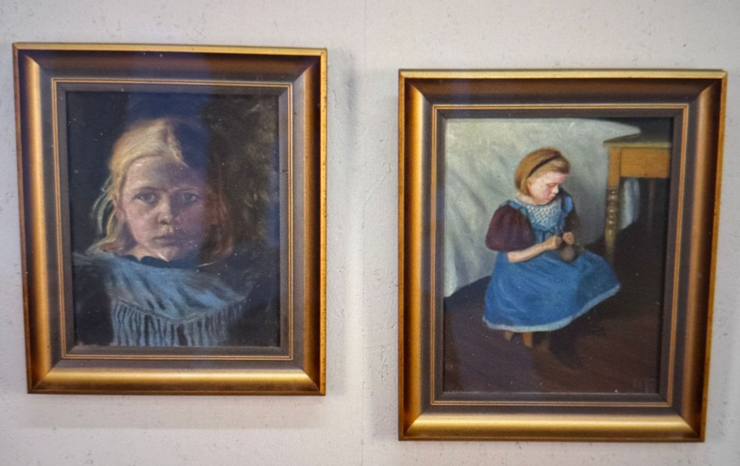 Zwei Mädchen in blau von Morten Tvede