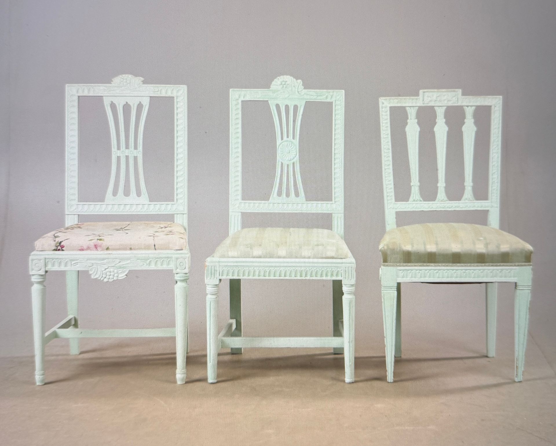 Satz von 8 gustavianischen Stühlen - jeder ein Unikat