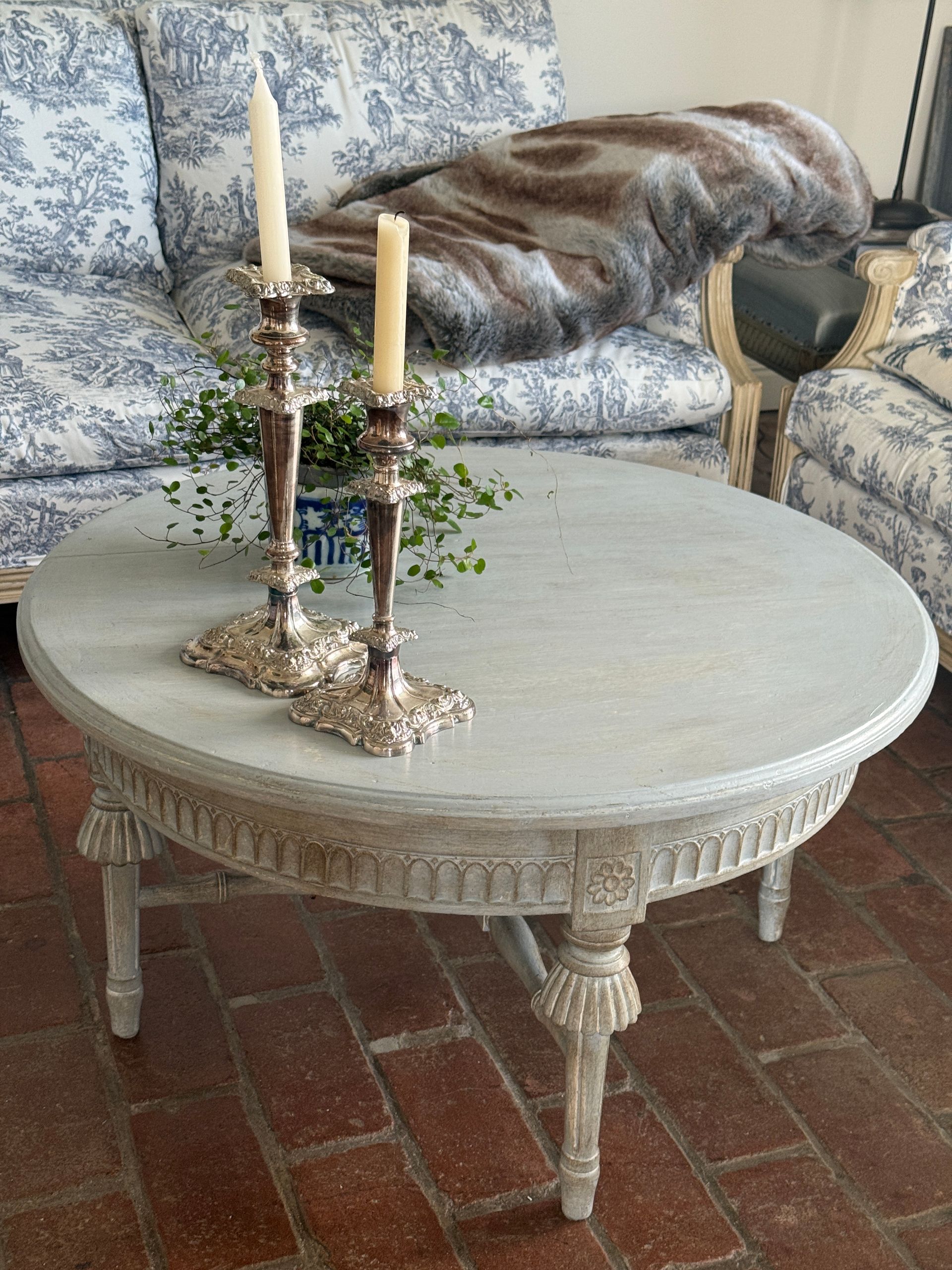 Gustavianischer Couchtisch um 1890