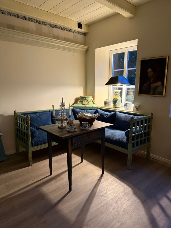 Restaurierte Eckbank mit neuem Bezug