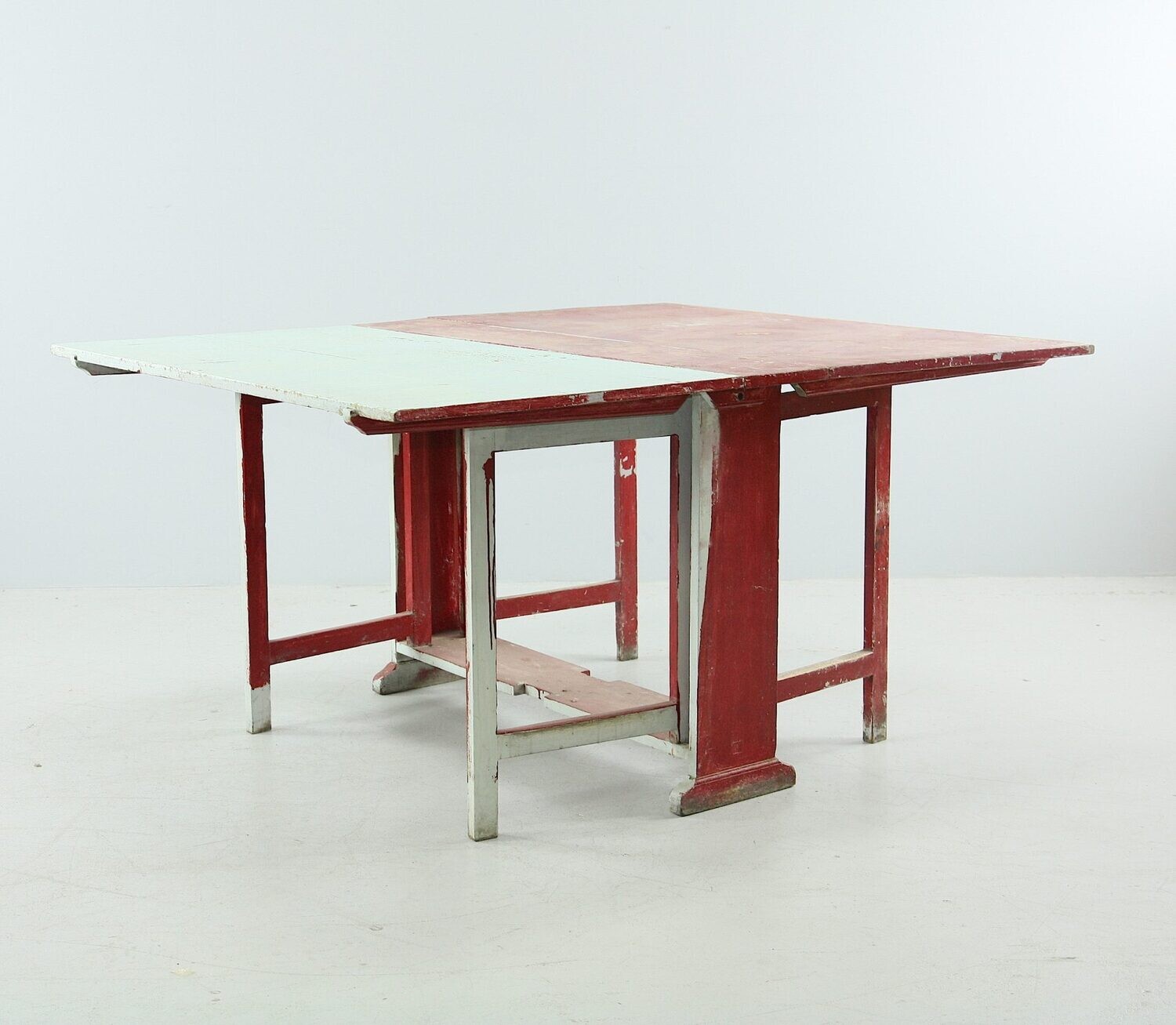 Color interesting folding table from the old days Color interesting folding table from the old days