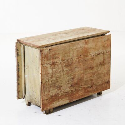 Klapptisch aus den Anfängen der 1800er Jahre