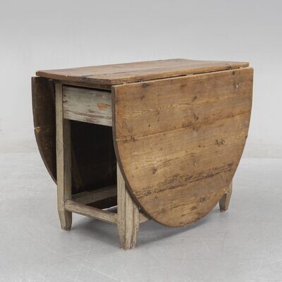 Swedish folding table of a special kind around 1780 Swedish folding table of a special kind around 1780