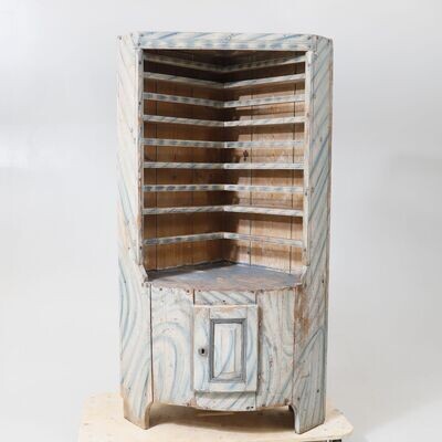 Gewölbter Eckschrank im Original um 1800 Gewölbter Eckschrank im Original um 1800
