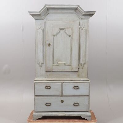 Gustavianischer Schrank in original Fassung