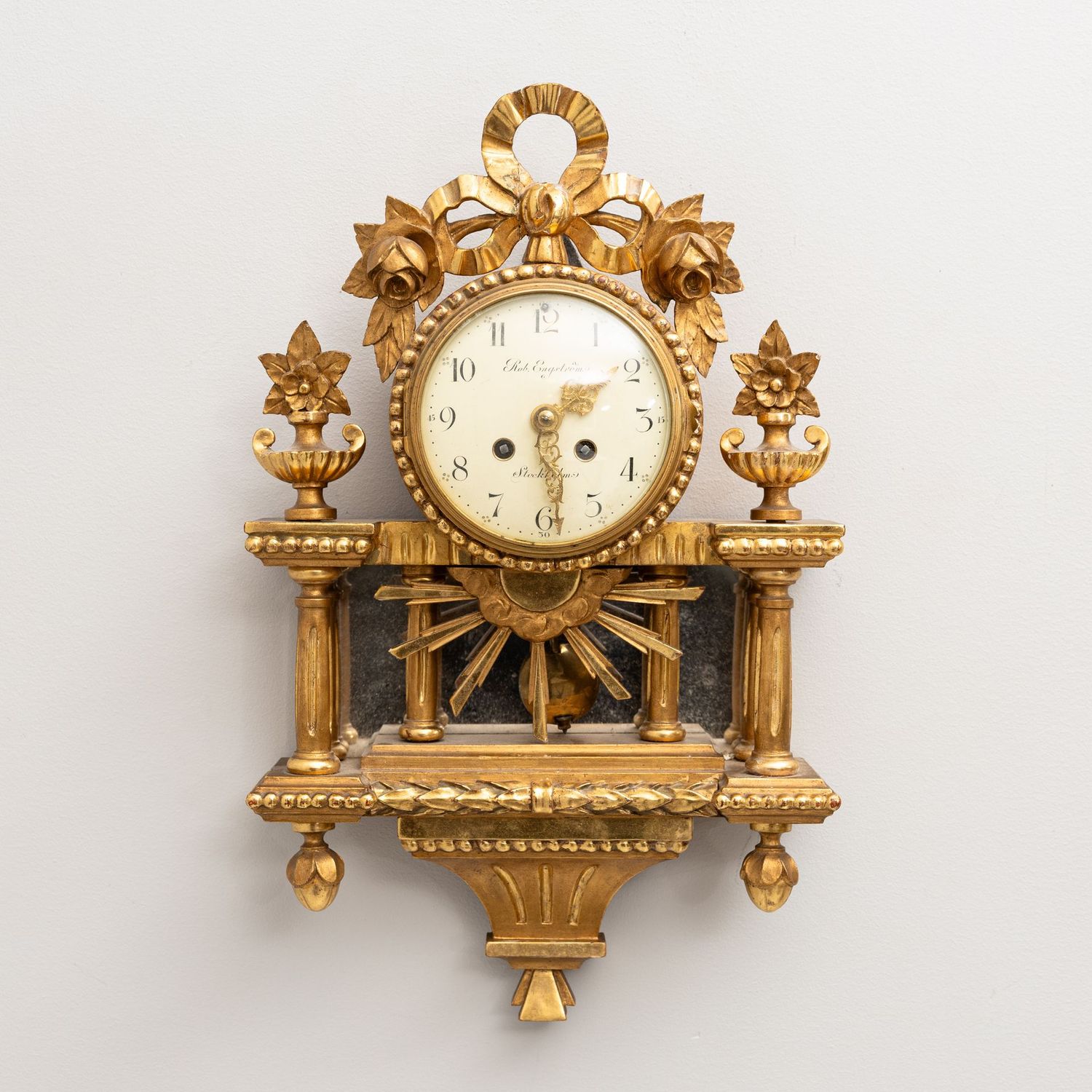 Wanduhr im gustavianischen Stil von 1900 Wanduhr im gustavianischen Stil von 1900