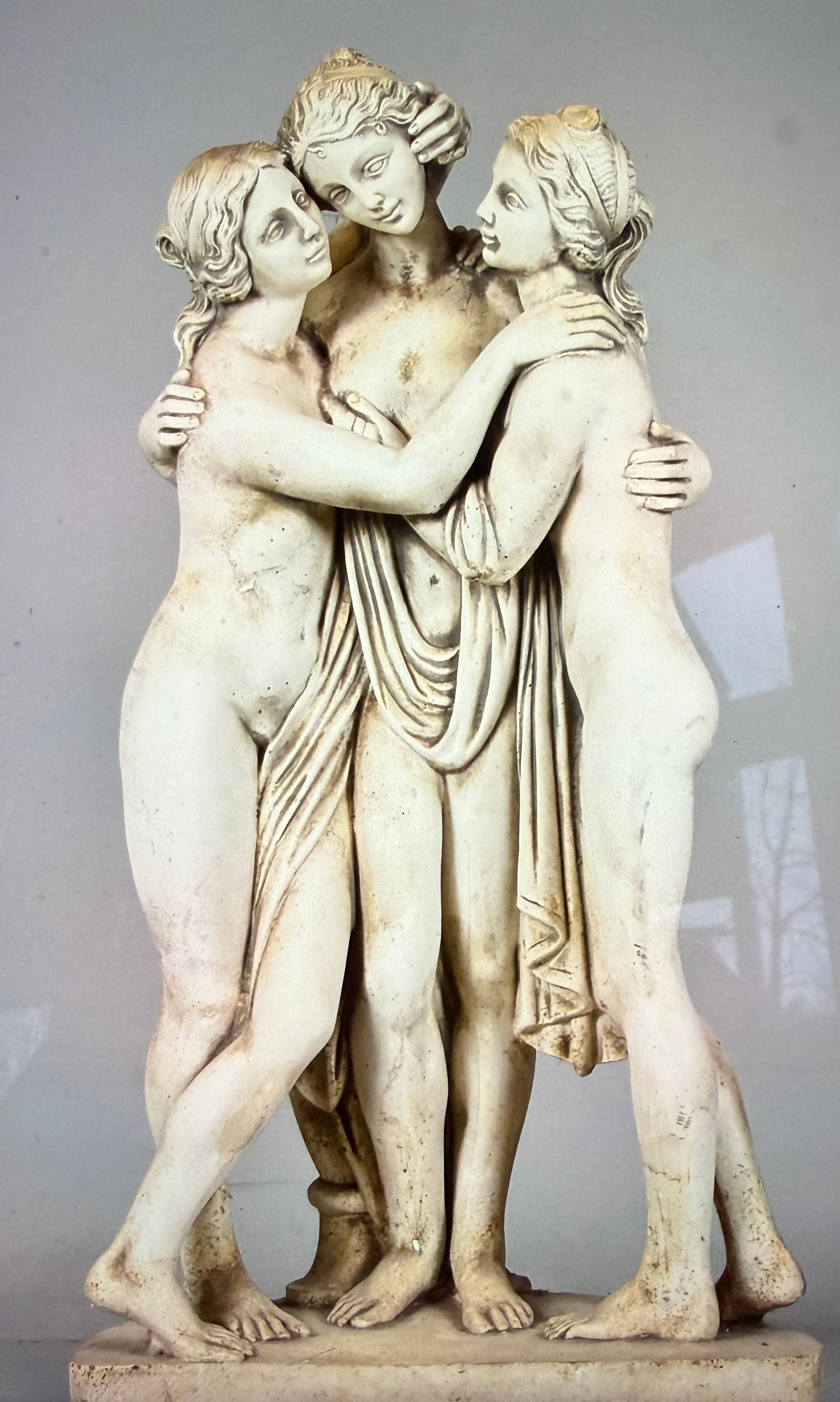 Skulptur von drei  Grazien