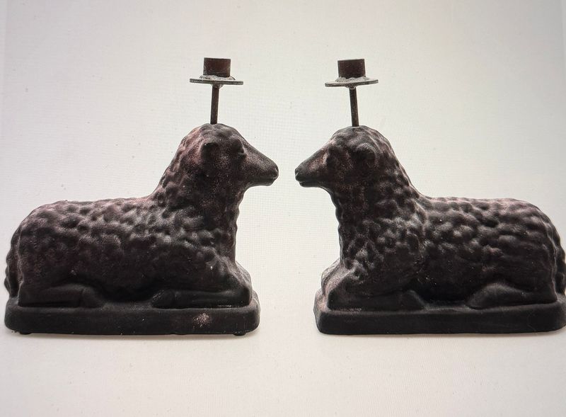 Kerzenhalter  in Form von Schafen