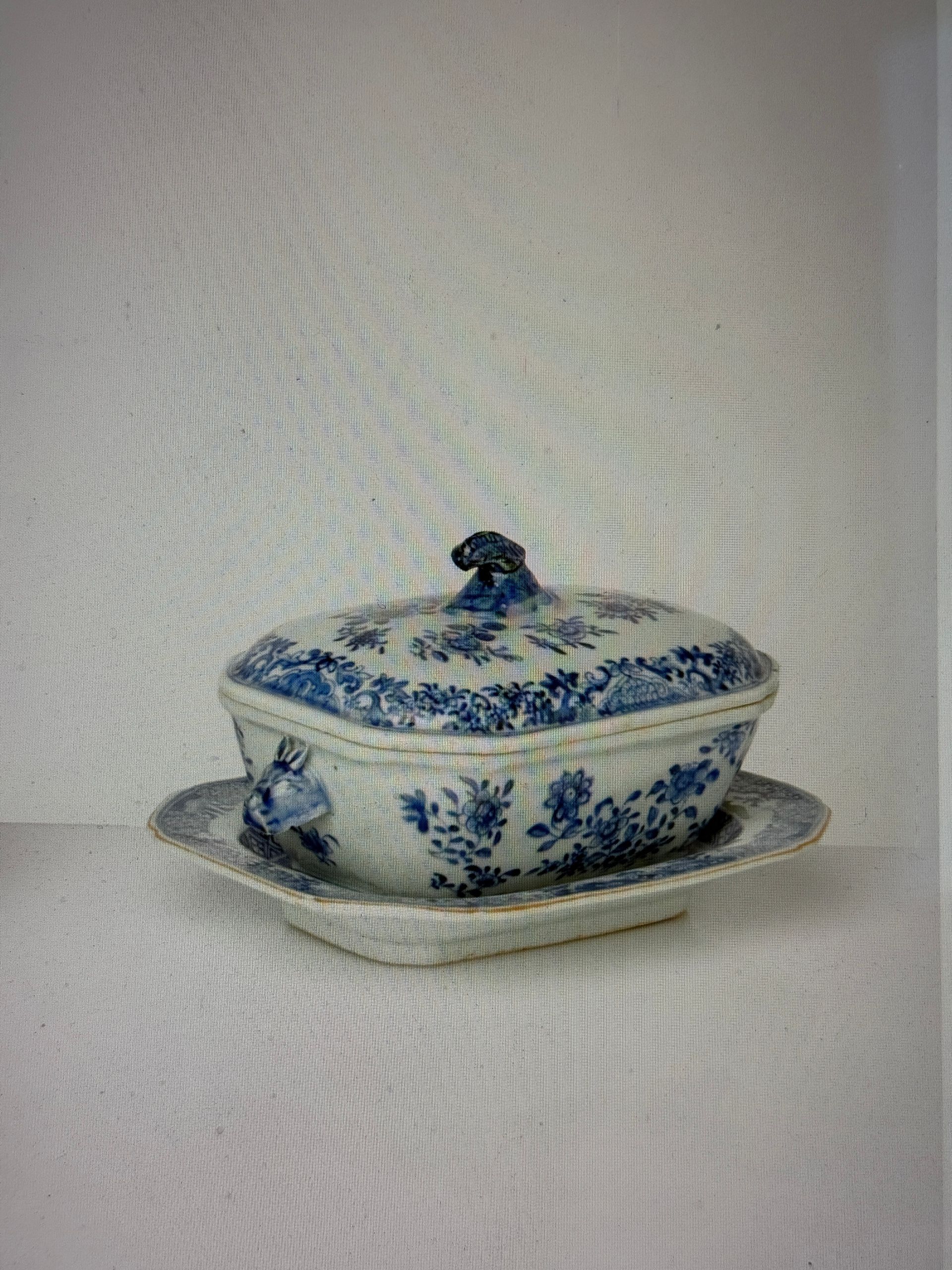 China Buttergefäß mit separater Schale um 1800