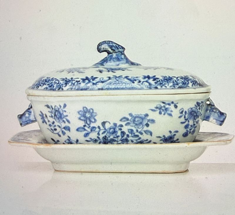 China Buttergefäß mit separater Schale um 1800