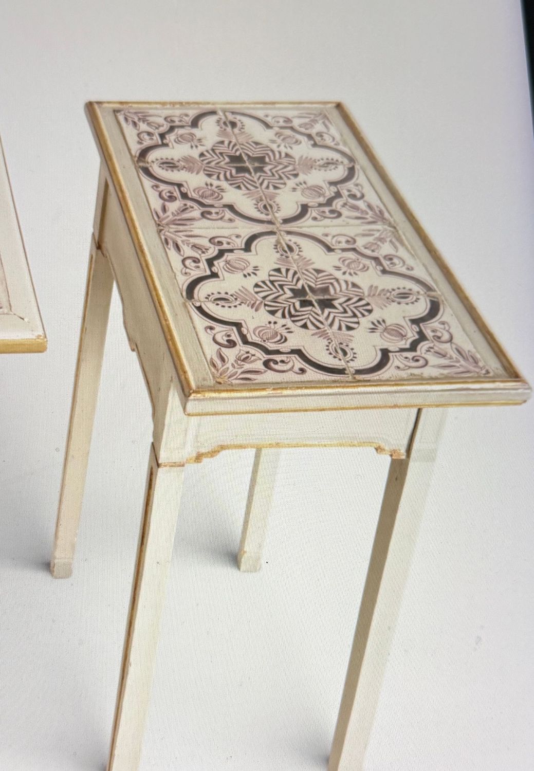 Kleiner dänischer Fliesentisch