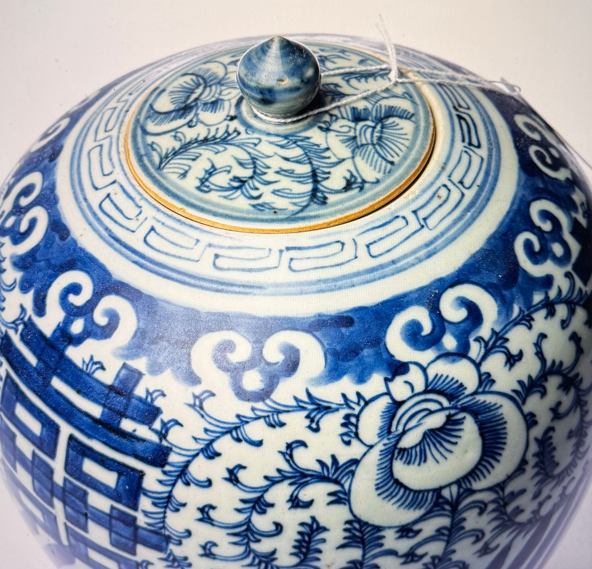 Altes China mit Deckel