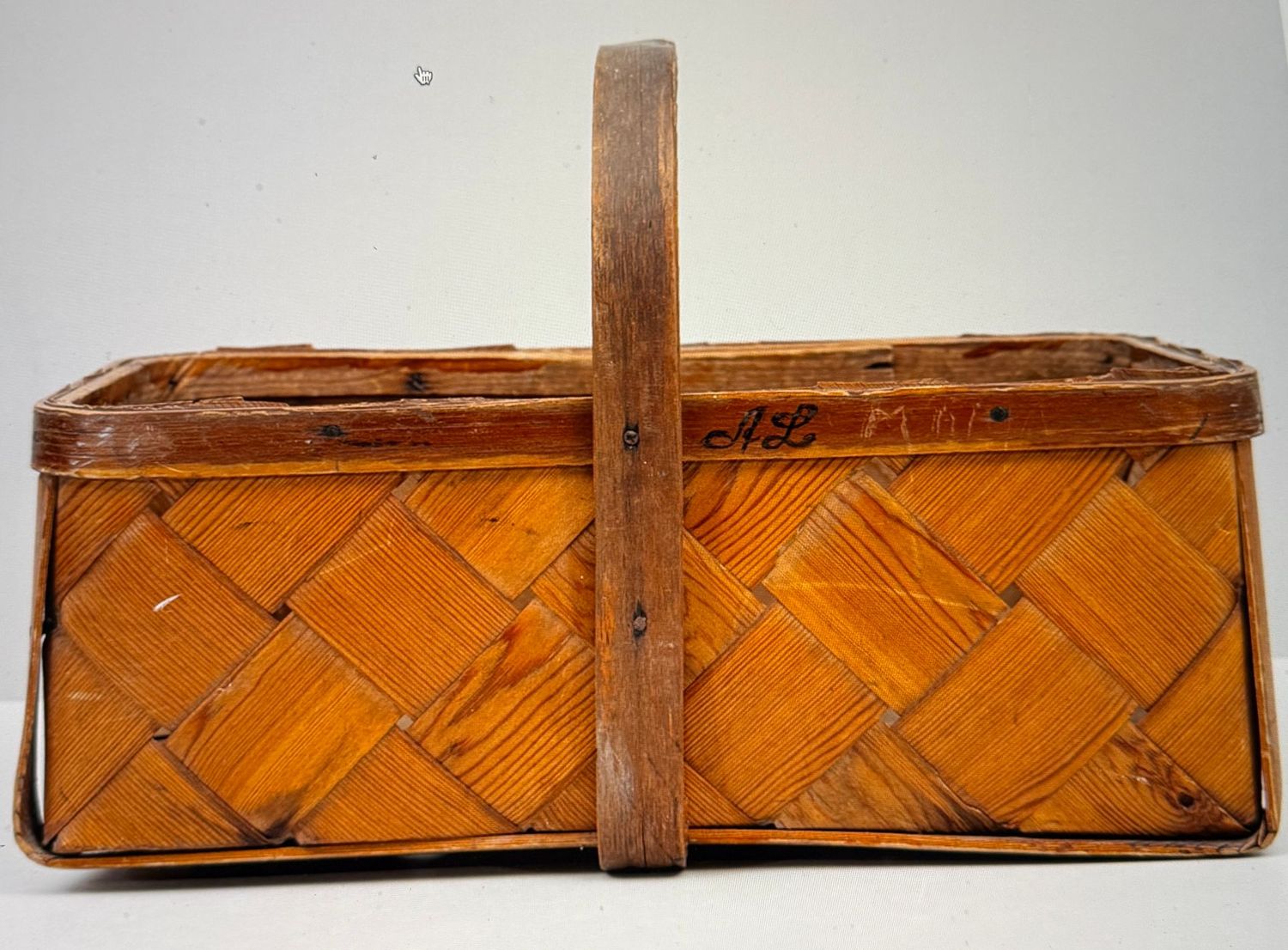 Signierter Korb um 1900