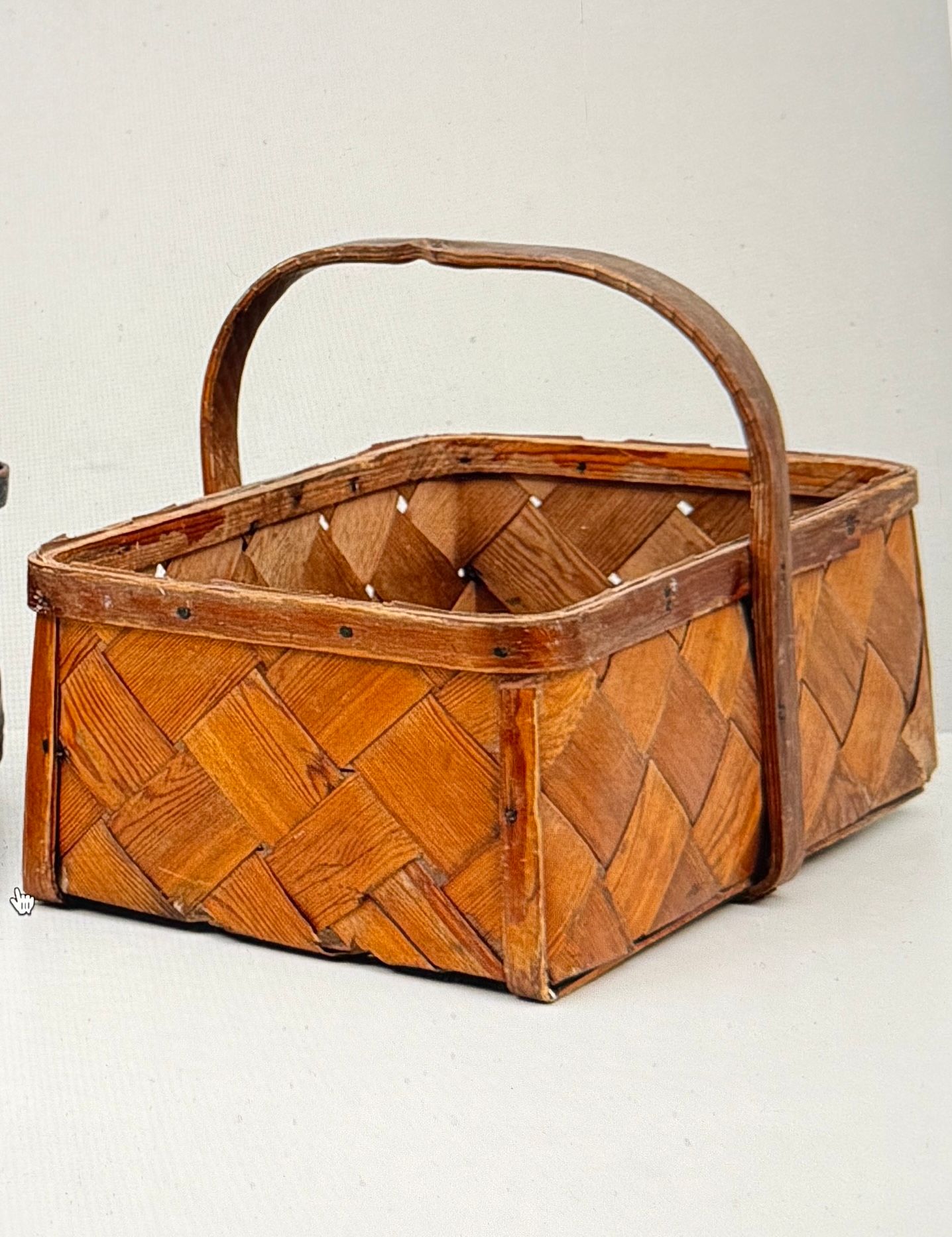 Signierter Korb um 1900
