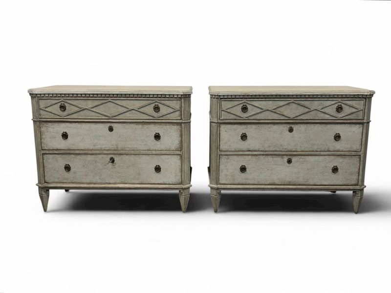 Gustavianische Zwillings-Kommoden