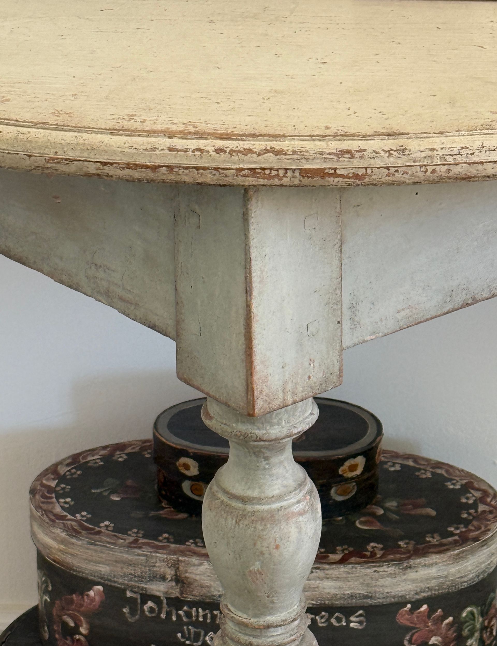 Demi-Lune/Halbmond Konsole