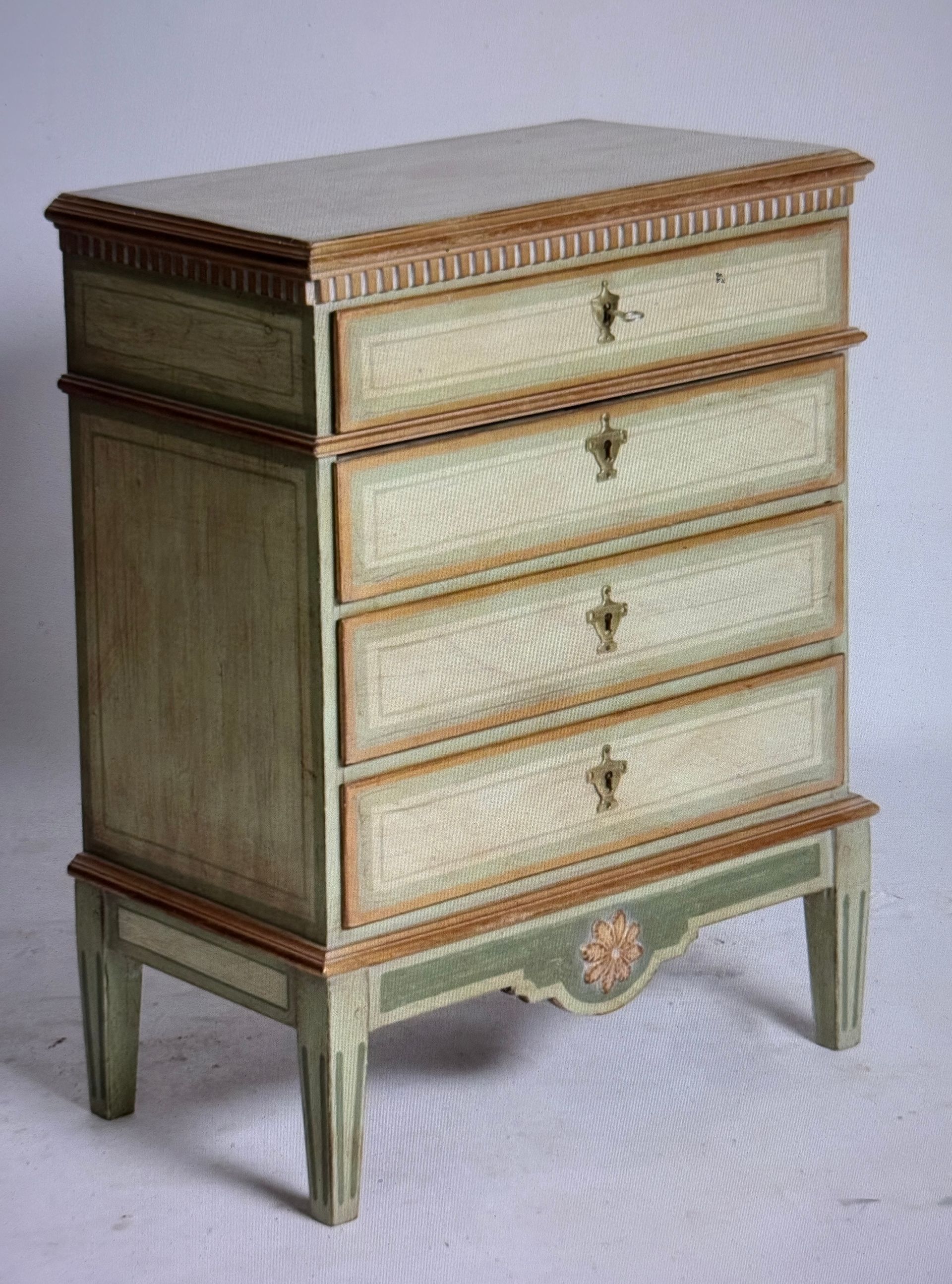 Gustavianische Kommode mit tollen Details