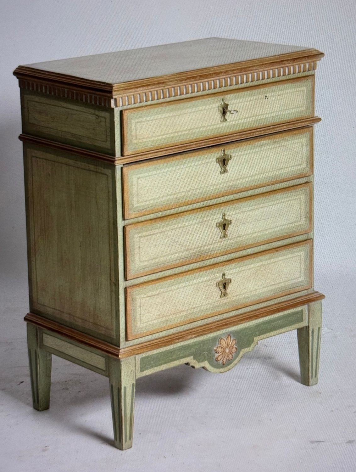 Gustavianische Kommode mit tollen Details