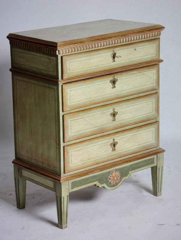Gustavianische Kommode mit tollen Details