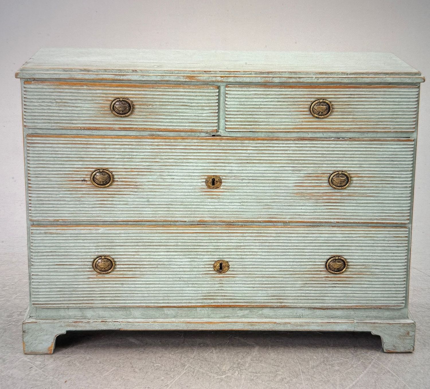 Kannelierte Kommode von 1810
