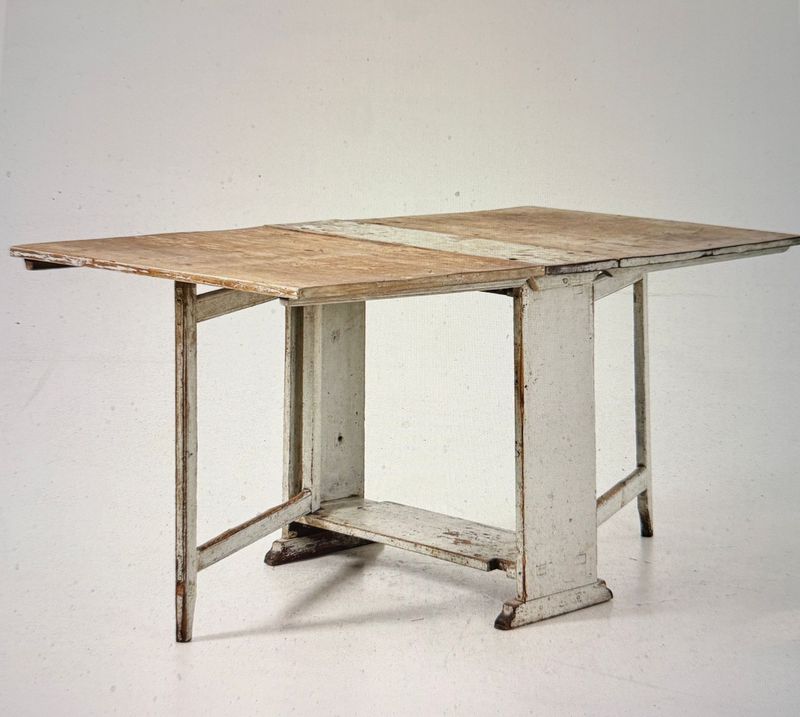 Original Klapptisch in moderater Größe von 1850