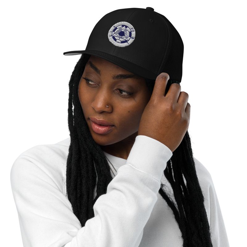 Closed-back trucker cap
