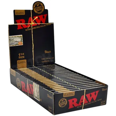 RAW Black Natural Unrefined Rolling Papers | 1 1/4 Size