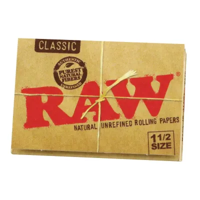 RAW Classic Natural Unrefined Rolling Papers | 1 1/2 Size