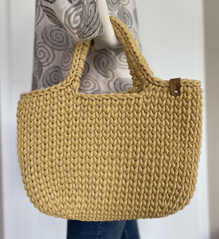 Shopper mit kurzen Henkeln Shopper mit kurzen Henkeln
