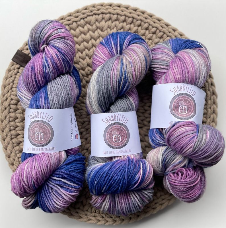 Sockenwolle 6-fach, 150g, Merino extrafine Sockenwolle 6-fach, 150g, Merino extrafine "Blau küsst Rosa"