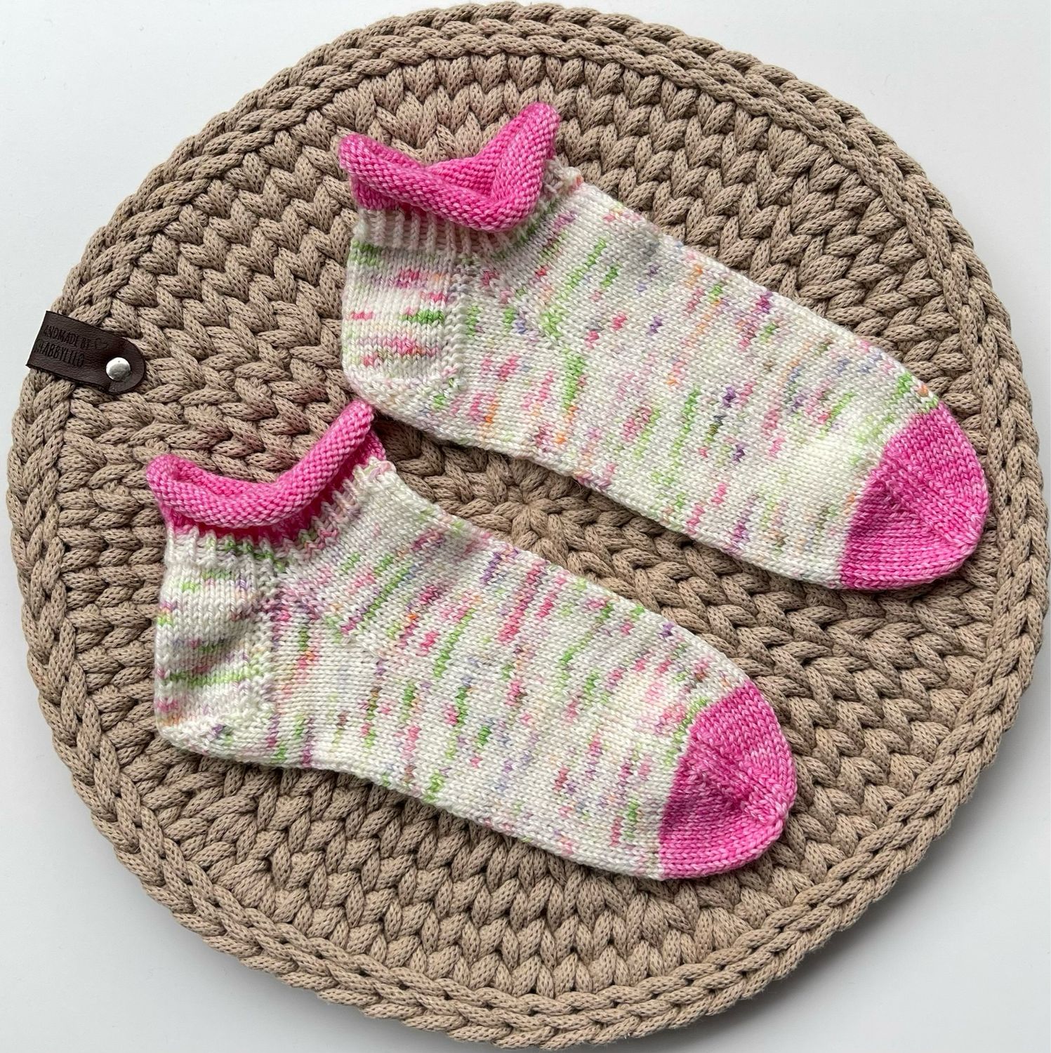 Sneaker-Socken aus handgefärbter 4-fach Sockenwolle -  Größe 37/38