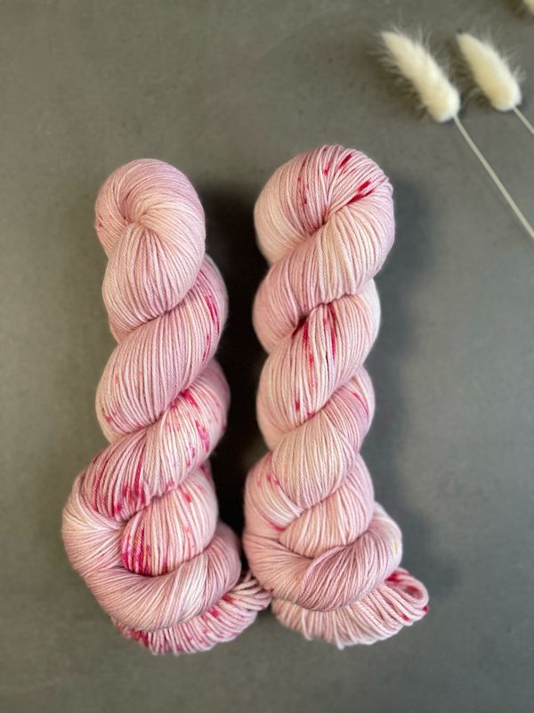 Sockenwolle 4-fach, 100g, Merino extrafine Valentinstagsspecial "Kuss der zarten Liebe"