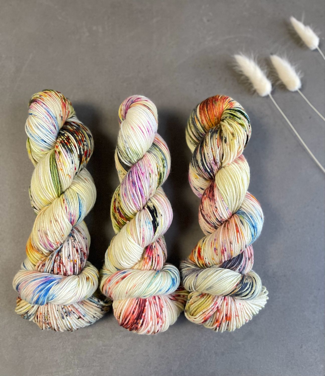 Sockenwolle 4-fach, 100g, Merino extrafine Sockenwolle 4-fach, 100g, Merino extrafine "verrückte Hühner im Farbenrausch"