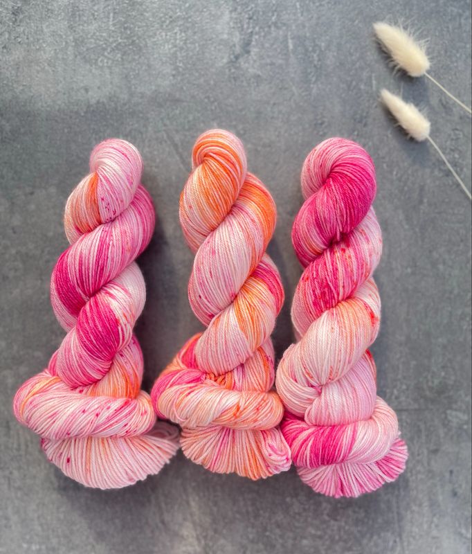 Sockenwolle 4-fach, 100g, Merino extrafine Sockenwolle 4-fach, 100g, Merino extrafine "Flamingo Kuss"