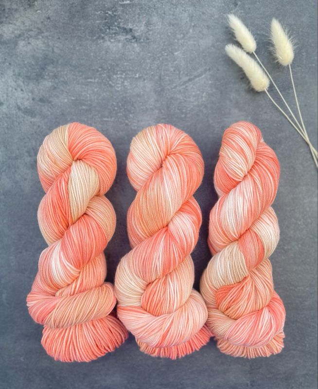 Sockenwolle 4-fach, 100g, Merino extrafine Sockenwolle 4-fach, 100g, Merino extrafine "Sommerpfirsich"