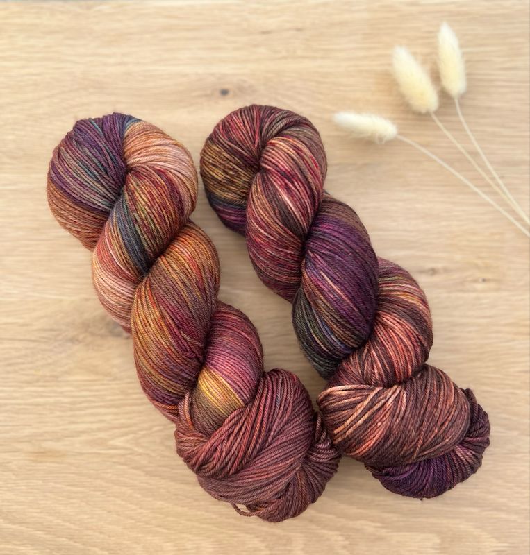 Sockenwolle 4-fach, 100g, Merino extrafine Sockenwolle 4-fach, 100g, Merino extrafine "Abend im Weinberg" Specialfärbung