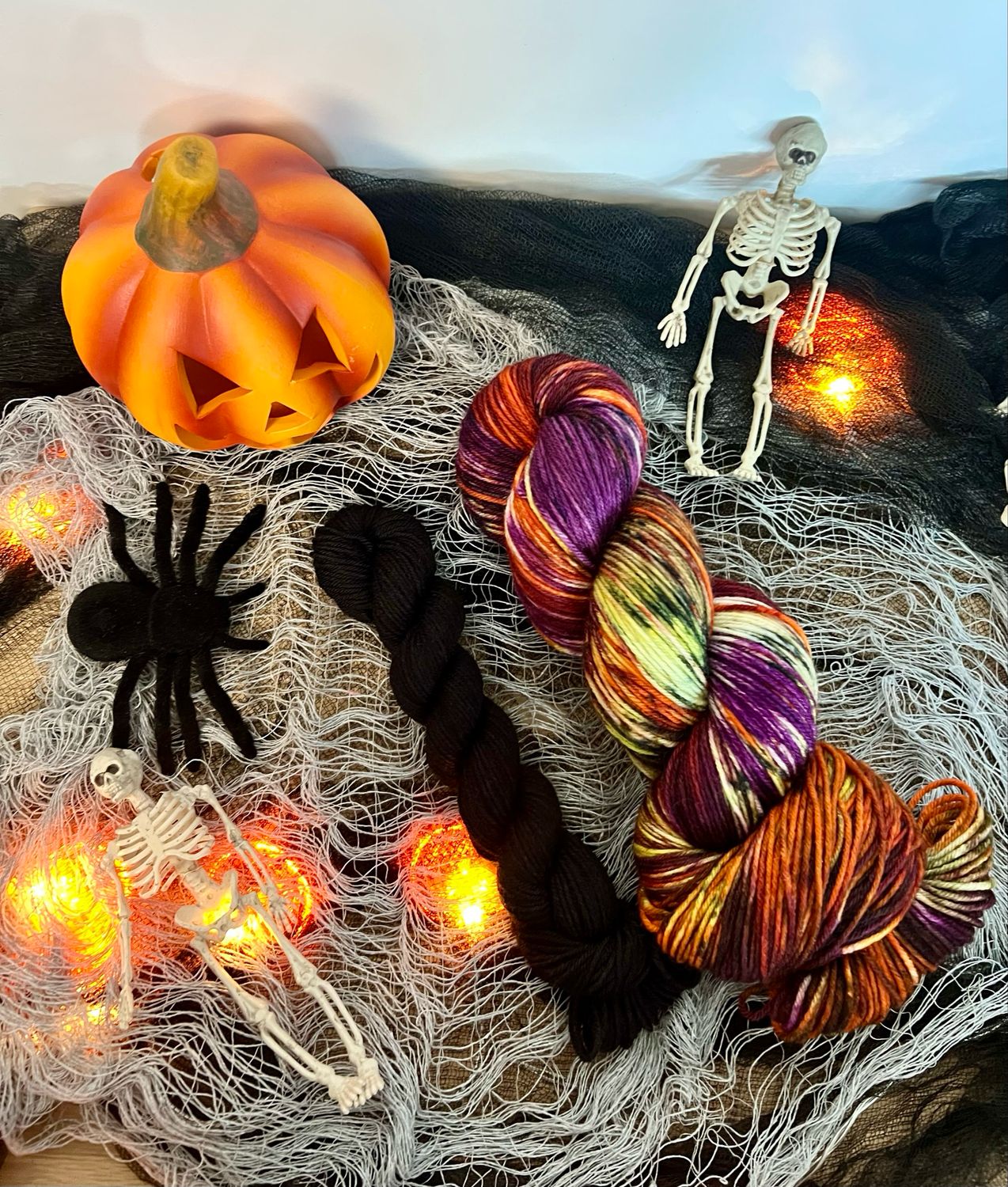 Halloween Sock-Set 4-fach, 100g + 20g Mini, Merino extrafine Halloween Sock-Set 4-fach, 100g + 20g Mini, Merino extrafine "Tanz der Skelette"