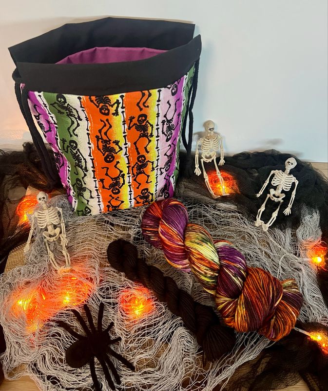 Halloweenspecial Halloweenspecial "Tanz der Skelette" 1 Projektbeutel mit 1 Sock-Set, Merino extrafine