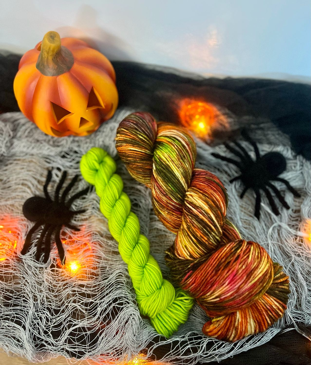 Halloween Sock-Set 4-fach, 100g + 20g Mini, Merino extrafine Halloween Sock-Set 4-fach, 100g + 20g Mini, Merino extrafine "Jahrmarkt des Grauens"