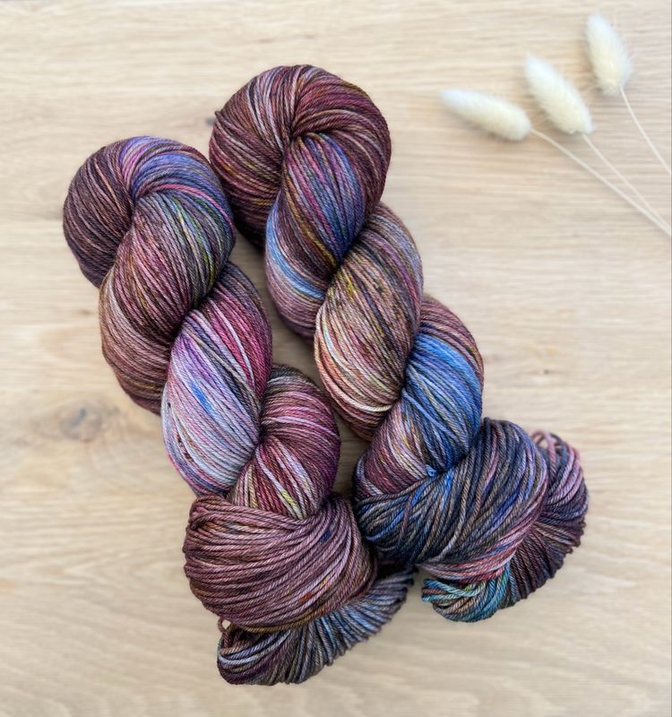 Sockenwolle 4-fach, 100g, Merino extrafine Sockenwolle 4-fach, 100g, Merino extrafine "Tintenkuss"