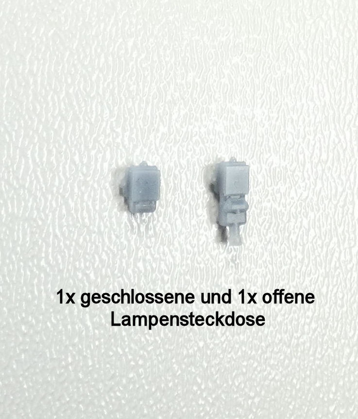 66010 Altbauellok-Lampensteckdose 1:32 / Auswahl: 1x geschlossen  oder  1x offen (mit Stecker ohne Kabel)