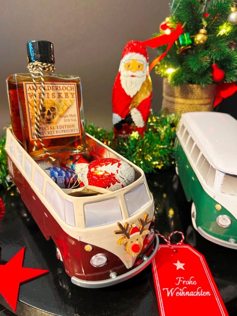 1 Flasche Affolderloch Single Malt Whiskey - Charge "Kurfürst Ruprecht I." - mit 55% Alkohol in der 200ml Flasche im Blech-VW Bus (ohne Deko).